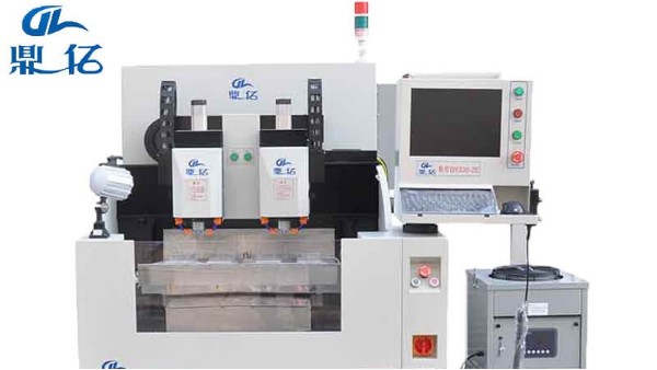 帶刀庫精雕機自動換刀是怎么操作--「鼎拓機械」